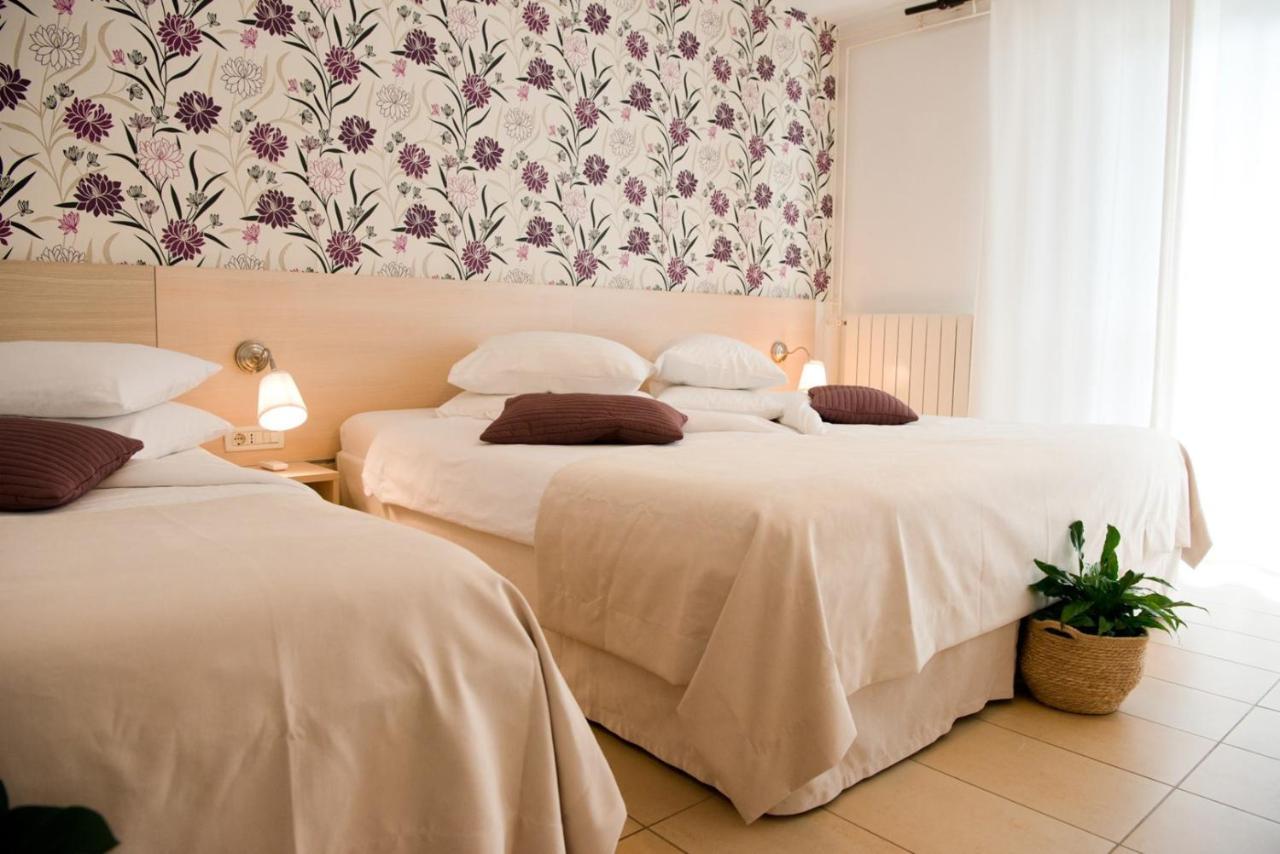 Apartments Sandra Poreč Eksteriør billede